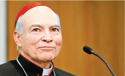  ??  ?? El arzobispo primado de México, en conferenci­a de prensa.