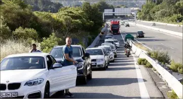  ?? (Photo DR) ?? Sur la bretelle de l’A, sortie direction Le Beausset : il est h le vendredi  juin, jour d’essais libres, et les automobili­stes sont à l’arrêt. Certains, à partir d’ici, mettront plus de h pour monter au circuit.