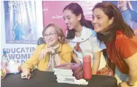  ??  ?? Pinky Valdes with well wishers at her book launch.