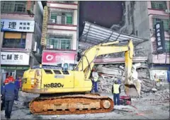  ?? AFP ?? Rescuers searching for survivors at a collapsed six-storey building in Changsha, central China’s Hunan province.