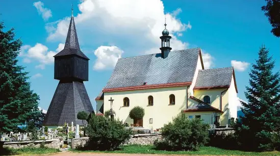  ?? FOTO PROFIMEDIA ?? Za vidění jistě stojí téměř 30 metrů vysoká dřevěná zvonice z 16. století. Najdete ji ve Rtyni v Podkrkonoš­í na hřbitově u kostela sv. Jana Křtitele.