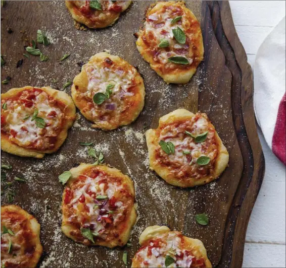  ?? CARRIE CROW VIA AP ?? Mini pizzas