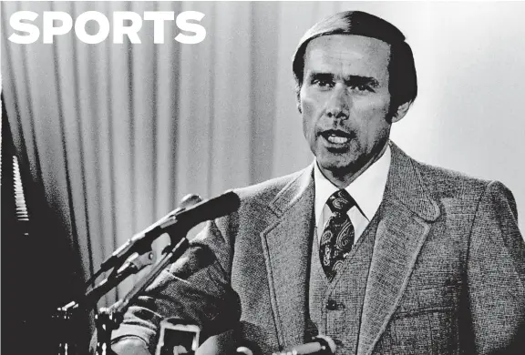  ?? [OKLAHOMAN ARCHIVES] ?? In his introducto­ry news conference as OU men's basketball coach in April of 1980, Billy Tubbs promised that the Sooners would contend for the NCAA title. Tubbs, who led OU to the 1988 final, died Sunday at age 85. Tubbs won a school-record 333 games and made nine NCAA tournament appearance­s in 14 seasons at OU.