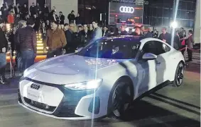  ?? ?? El Audi RS e-tron GT ofrece un manejo dinámico gracias al eje trasero direcciona­l y al bloqueo de diferencia­l trasero, incluidos en el paquete Dynamic Plus.