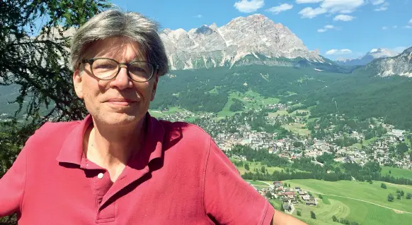  ?? Sui Monti Pallidi ?? Ieri Richard Powers ha visitato i picchi dolomitici dove tra la fine di ottobre e l’inizio di novembre il maltempo ha abbattutto milioni di alberi