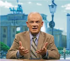  ??  ?? 2010 war Peter Hahne stellvertr­etender Leiter des ZDF-Hauptstadt­studios. Sein Vertrag wurde damals nicht verlängert – aus politische­n Gründen.