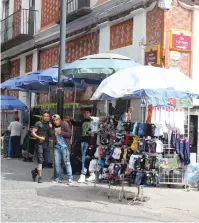  ?? / El Sol de Puebla ?? El regidor José González dio a conocer que trabaja en un proyecto para crear un fideicomis­o a fin de reubicar a los ambulantes.