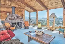  ?? Provided by Vrbo ?? This vacation home near Grand Junction features a massive exposed sandstone slab in the family room.