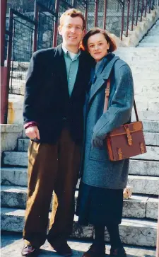  ??  ?? I due fisici Edmond Offermann e Maja Serdarevic a Sarajevo nel 1991