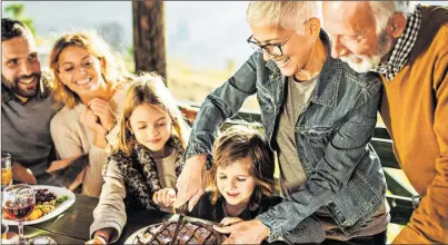  ?? [GettyImage­s ] ?? Eine moderne, frühzeitig­e Behandlung kann die Lebensqual­ität von Krebspatie­nten erheblich verbessern.