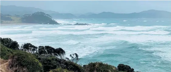  ?? Photo / Patrick Chappell ?? Strong winds and rain batter Elliot Bay near the Bay of Islands yesterday.