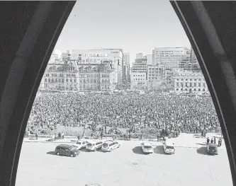  ?? JOANNA SMITH TORONTO STAR FILE PHOTO ?? Thousands gathered in Ottawa on Parliament Hill for 4-20 in 2016. About 1,000 attended this year.