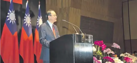  ??  ?? Diego Chou, embajador de la República de China (Taiwán), durante su discurso en la recepción por la fiesta del Doble Diez.