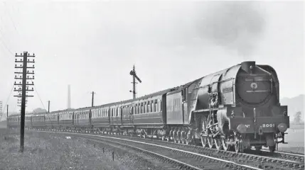  ?? ?? In its original form that inspired the new-build No. 2007 Prince of Wales, No. 2001 Cock o’ the North heads a 1930s Edinburgh to Aberdeen express near Inverkeith­ing. MORTONS RAILWAY MAGAZINE ARCHIVE/E. R. WETHERSETT