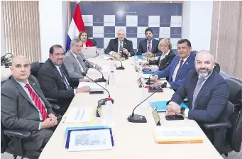 Llamativam­ente, CM dilata terna de defensor general - PressReader
