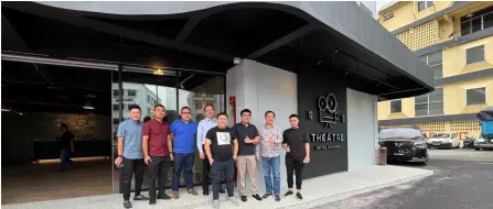  ?? ?? Sia (second right) and others posing for a group photo at the entrance of the new hotel.