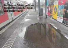  ?? ?? Der Weg zur S-Bahn gerät am Bahnhof Ottensen bei Regen zum Hindernisl­auf.