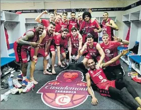  ?? FOTO: FIBA ?? Los jugadores del Casademont Zaragoza, tras lograr su pase a semifinale­s