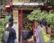  ?? DEEPA BHARATH — THE ASSOCIATED PRESS ?? U.S. visa seekers gather to pray at the Sri Lakshmi Visa Ganapathy Temple in Chennai, India on Nov. 28.