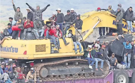  ??  ?? Los migrantes llegaron a Guadalajar­a y Zapopan, Jalisco, pero hay algunos que arribaron hasta Escuinapa, Sinaloa.