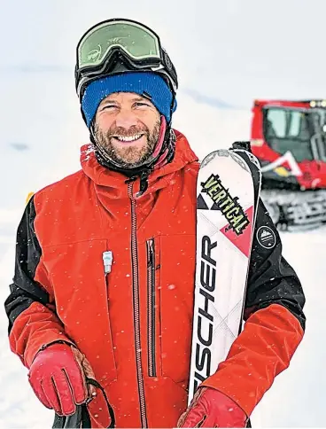  ?? Agradecimi­entos: Fotos: Alejandro Susini - El Azufre. ?? Amante de los deportes, el actor hizo Heli Ski y Cat Ski en El Azufre. Dice que lo seducen las mujeres auténticas e independie­ntes, y que disfruta estar solo pero no le esquiva al amor.