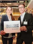  ?? Foto: Michael Hochgemuth ?? Oliver Meindl stellt mit anderen Studen ten ein Stipendium für Sarah Degenhardt zur Verfügung.