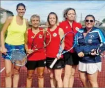  ?? ?? Tennis women sur le complexe sportif des Thermes à Labarthe-Rivière en cette mi-octobre.