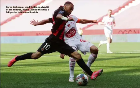  ??  ?? Par sa technique, ses dribbles, sa vivacité et ses centres, Alexis Claude-maurice a fait perdre la tête aux Brestois.