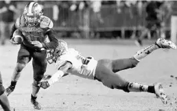  ?? STEPHEN M. DOWELL/ORLANDO SENTINEL ?? Former Seminole running back Zi’Erric Wynn, left, eludes Apopka defensive back Nikai Martinez during a playoff game on Nov. 22, 2019.