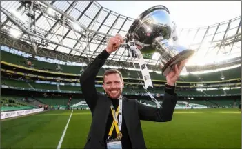  ??  ?? Manager Tom Elmes with the spoils of success in the Aviva Stadium on Sunday.