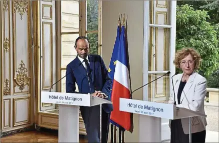  ??  ?? Le Premier ministre Edouard Philippe et la ministre du Travail Muriel Pénicaud, jeudi, à Matignon.