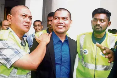  ??  ?? Man of controvers­y: Jamal being escorted from the Shah Alam magistrate court.