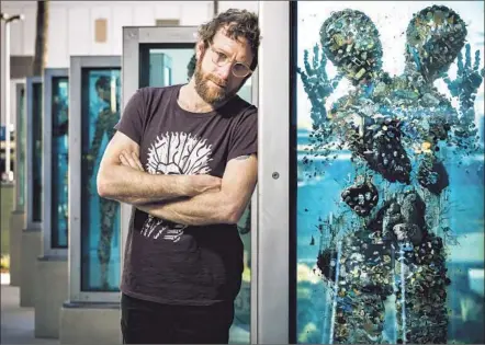  ?? Photograph­s by Ricardo DeAratanha
Los Angeles Times ?? DUSTIN YELLIN calls the sculptures in his first outdoor public installati­on, at Columbia Square on Sunset, “psychogeog­raphies.”