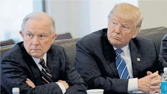  ?? REUTERS ?? Serios. El presidente Donald Trump y el entonces senador Jeff Sessions, en octubre de 2016. Ahora están duramente enfrentado­s.