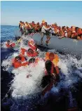  ?? Reuters ?? Migranti in mare