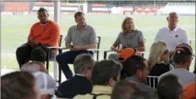  ?? TONY DEJAK — THE ASSOCIATED PRESS ?? Browns nose tackle Danny Shelton, left to right, NFL Commission­er Roger Goodell, and Dee and Jimmy Haslam listen to a question during a season ticket member fan forum before practice, Thursday in Berea, Ohio.