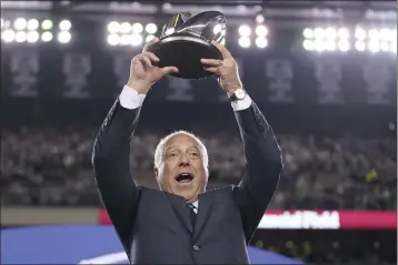  ?? MATT SLOCUM — THE ASSOCIATED PRESS ?? Eagles owner Jeffrey Lurie hoists the George Halas Trophy after Sunday's NFC championsh­ip against the 49ers.