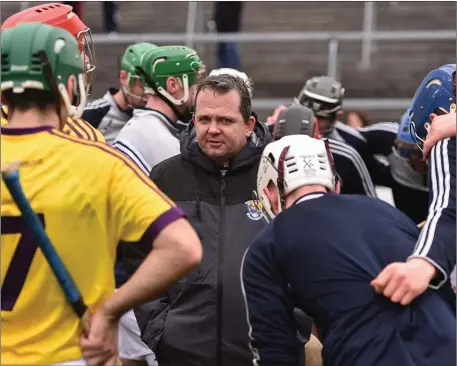  ??  ?? Davy Fitzgerald in a huddle with his players before last year’s Allianz League quarter-final against Galway. The teams were due to meet again at the same stage, but the game is not going ahead. However, they will be clashing in the championsh­ip on October 31 or November 1.