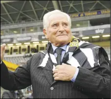  ?? ASSOCIATED PRESS FILES ?? Former Juventus player and president Giampiero Boniperti waves as he wears a Juventus scarf during a 2010 Serie A soccer match in Turin, Italy.