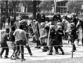  ?? - Bernama photo ?? FRU personnel at the drill in KLCC yesterday.