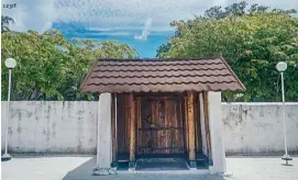  ?? BOTTOM
This small palace was the childhood home of Maldivian national hero Muhammad Thakurufaa­nu, who, alongside his brothers, overthrew Portuguese rule in 1573 ??