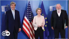  ??  ?? Kerry (l.) mit Ursula von der Leyen und Frans Timmermans