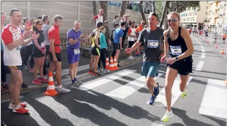  ?? (Photo Jean-François Ottonello) ?? Sebastian Coe, président de la Fédération internatio­nale d’athlétisme, et Paula Radcliffe, détentrice du record du monde du marathon depuis , ont participé hier à la Monaco Run.