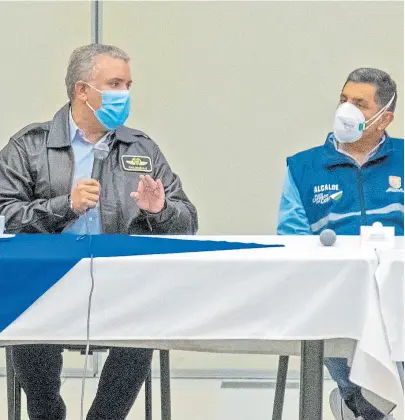  ?? Afp ?? Duque, ayer, junto a Jorge Iván Ospina, alcalde de Cali, epicentro de las protestas