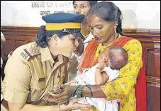  ?? HT PHOTO ?? A woman police inspector with the baby after her rescue