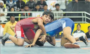 ?? MILIND SAURKAR/HT ?? Haryana’s Hanny Kumari (in red) wrestles Maharashtr­a’s Kalyani Gadekar in under 17 girls’ 46kg category on Thursday.