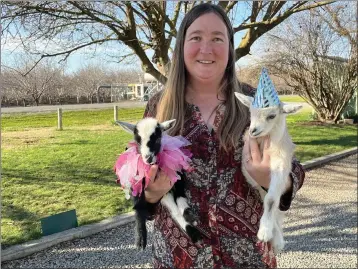  ?? JENNIE BLEVINS — ENTERPRISE-RECORD ?? Tina Cardin holds two of her baby goats Thursday at her ranch in Chico.