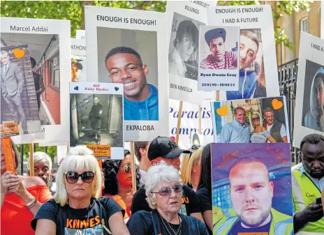  ??  ?? Campaigner­s and friends and family of victims protest at Downing St and hand in their petition for tougher sentences