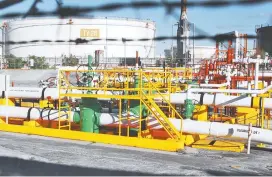  ?? RAÚL PALACIOS/ARCHIVO ?? Petroleros colombiano­s muestran interés por el nuevo mercado.