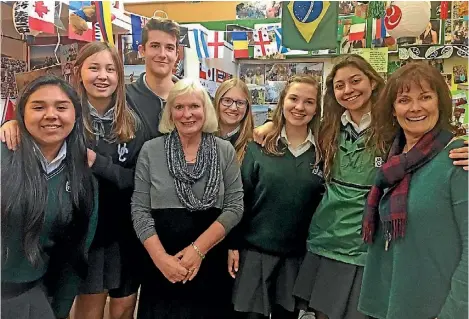  ?? SUPPLIED ?? Judy O’Grady, centre, was the much loved internatio­nal student dean at Orewa College. Kate Shevland